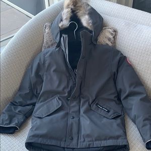 Boys parka 𝘾𝘼𝙉𝘼𝘿𝘼 goose